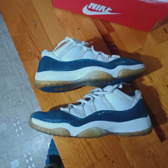 Jordan Men's Navy and White Sneakers - Picture 4 of 4